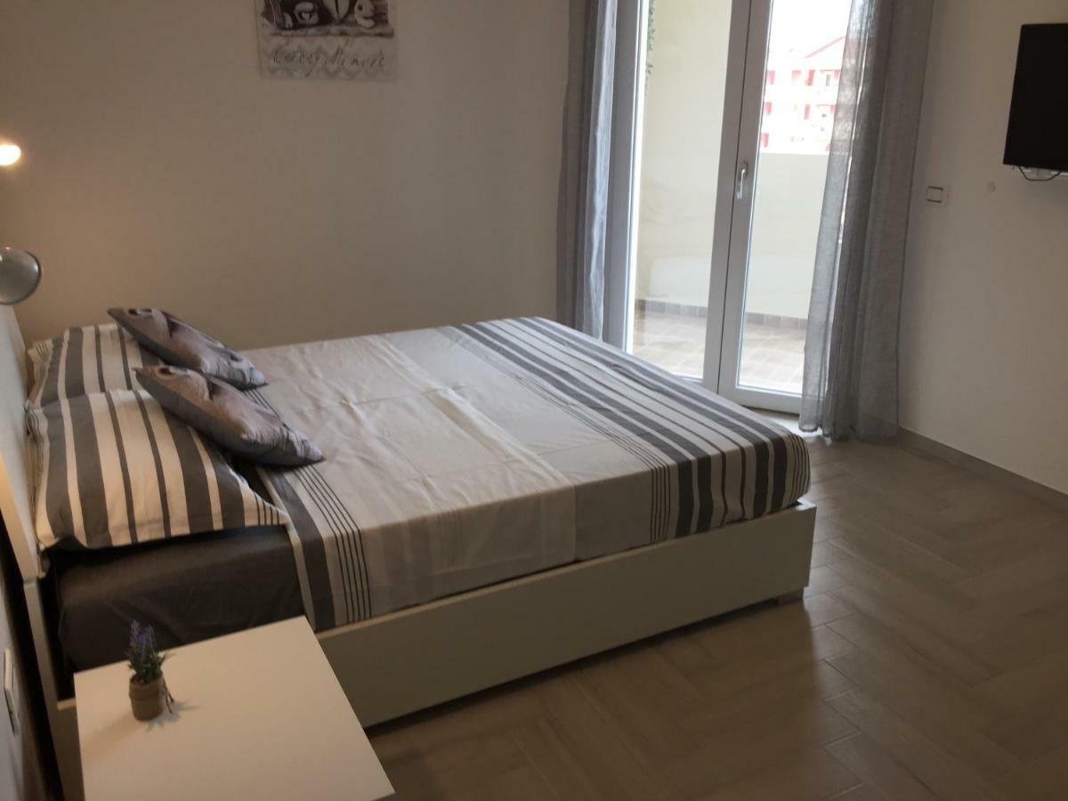 Le Domus Modern Apartments Cagliari Su Forti Exterior photo